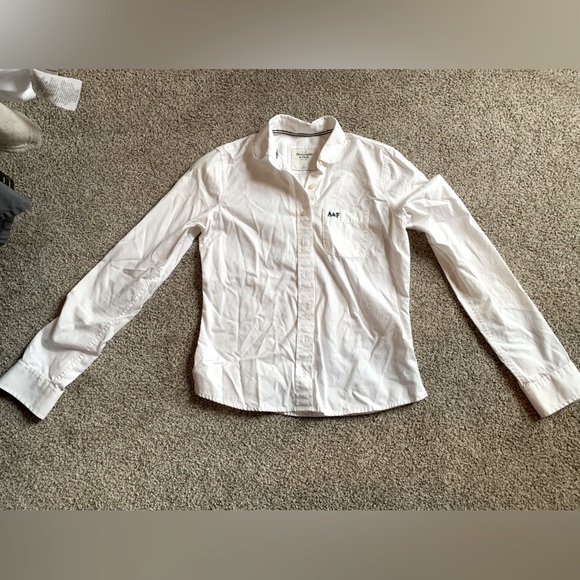 Classic Women’s size S White Button Down! Abercrombie & Fitch - Picture 1 of 2